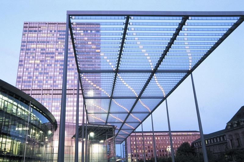 Thi công lắp đặt tấm nhựa lấy sáng poly