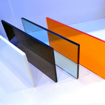 phân biệt tấm nhựa lấy sáng