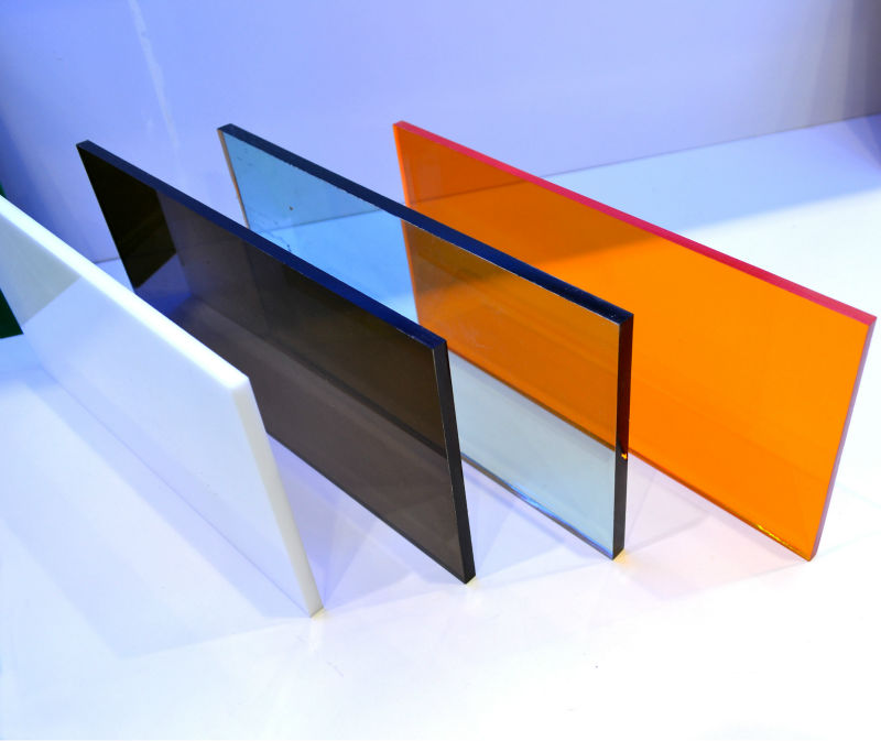 phân biệt tấm nhựa lấy sáng