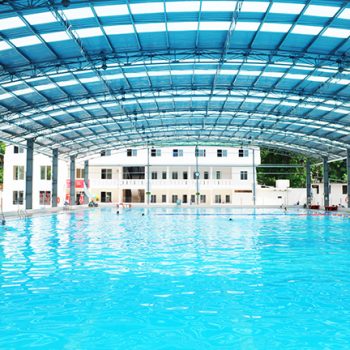 5 lý do nên sử dụng tấm lấy sáng polycarbonate lợp mái vòm hồ bơi