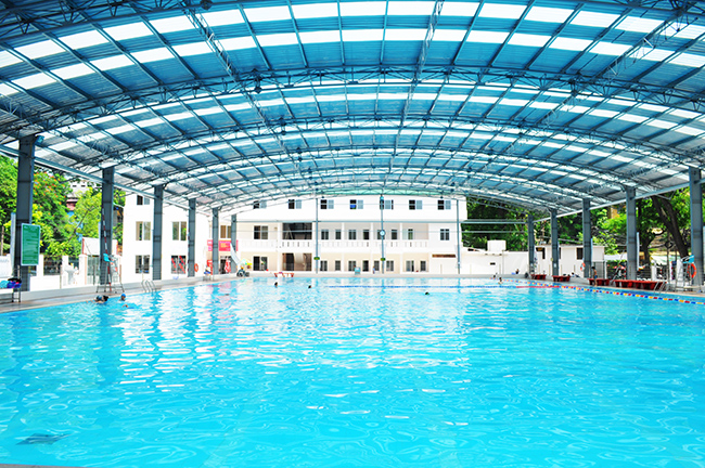 5 lý do nên sử dụng tấm lấy sáng polycarbonate lợp mái vòm hồ bơi